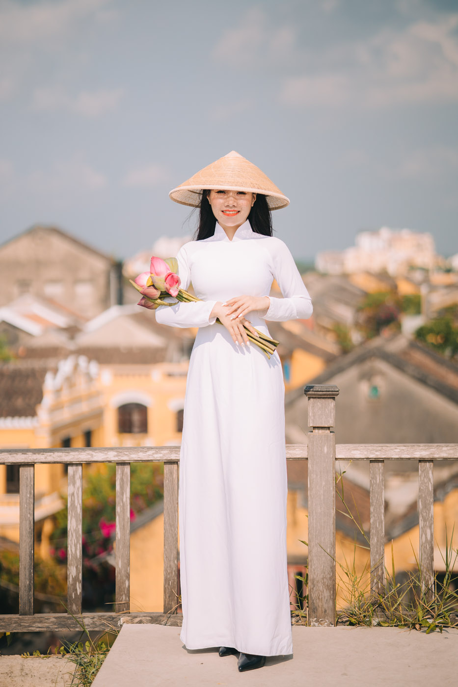 Thiếu nữ với Áo Dài trắng