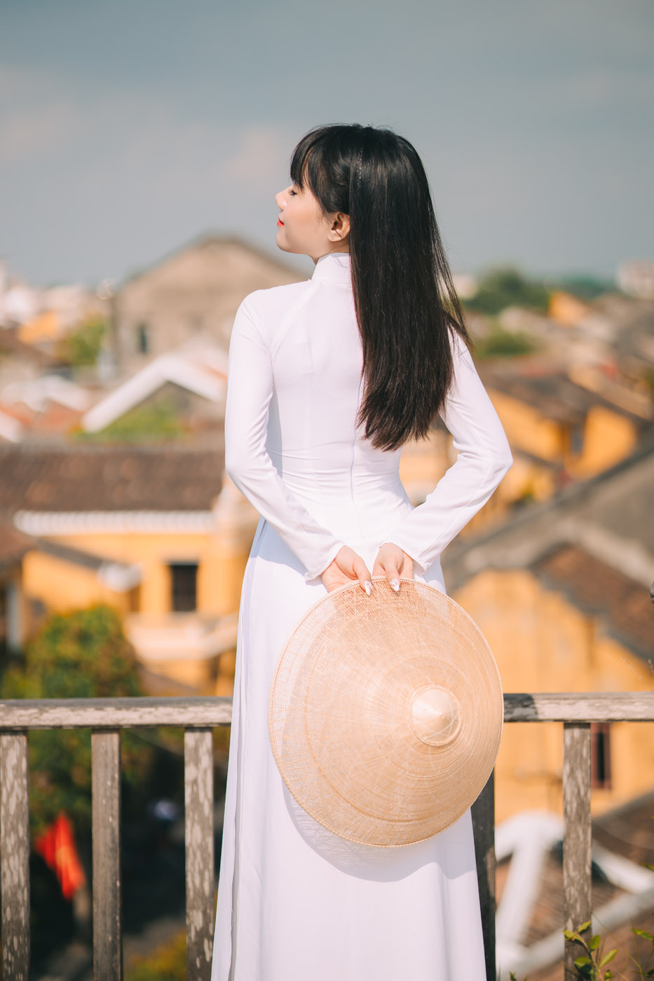 Thiếu nữ với Áo Dài trắng