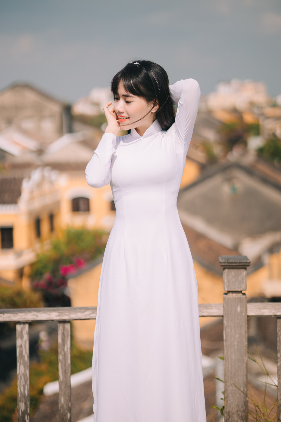 Thiếu nữ với Áo Dài trắng