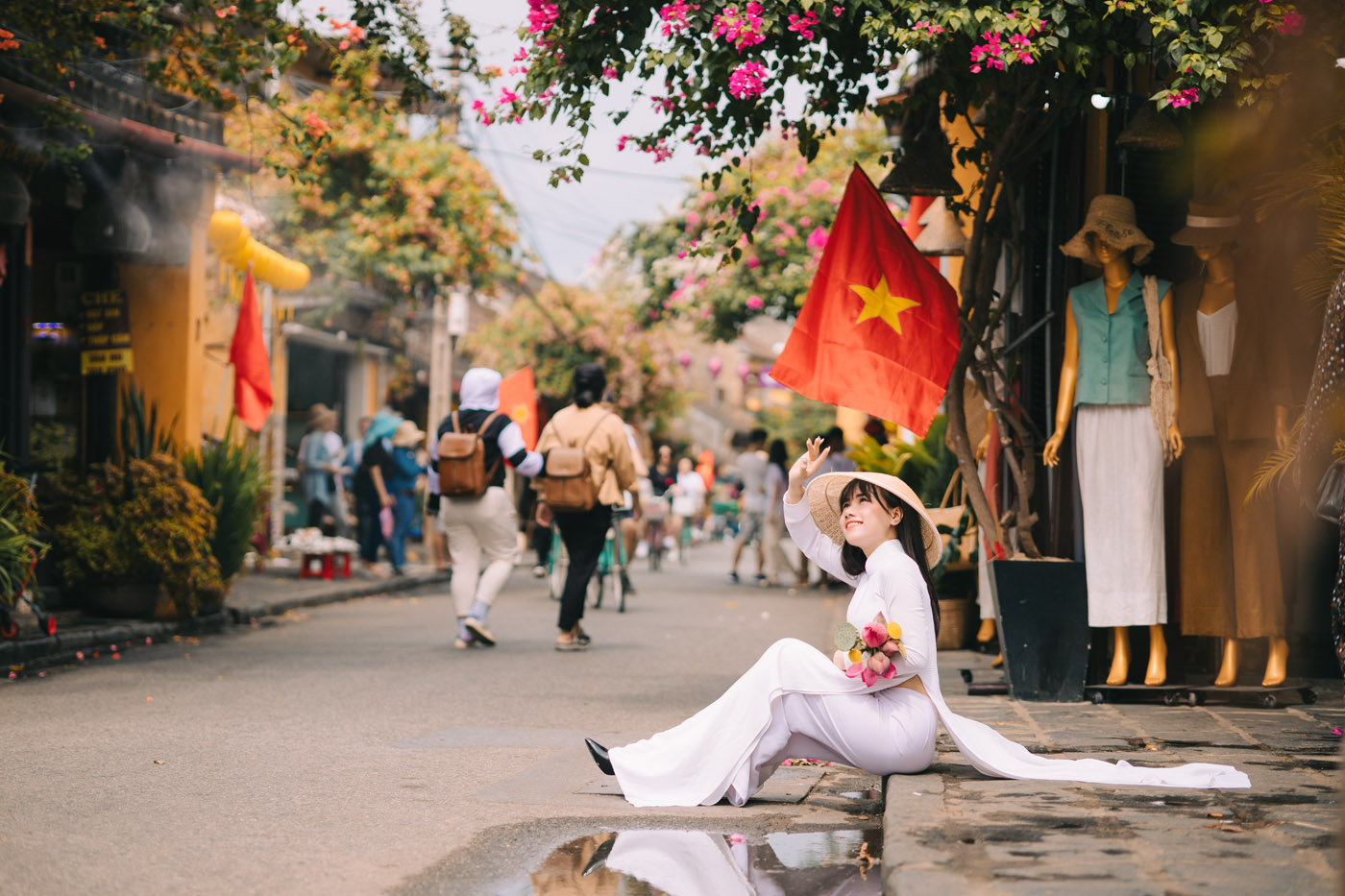 Thiếu nữ với Áo Dài trắng