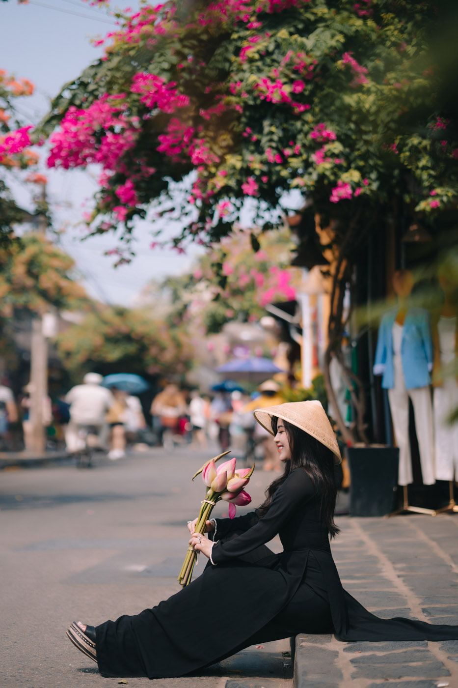 Phụ nữ Việt Nam và Áo Dài truyền thống