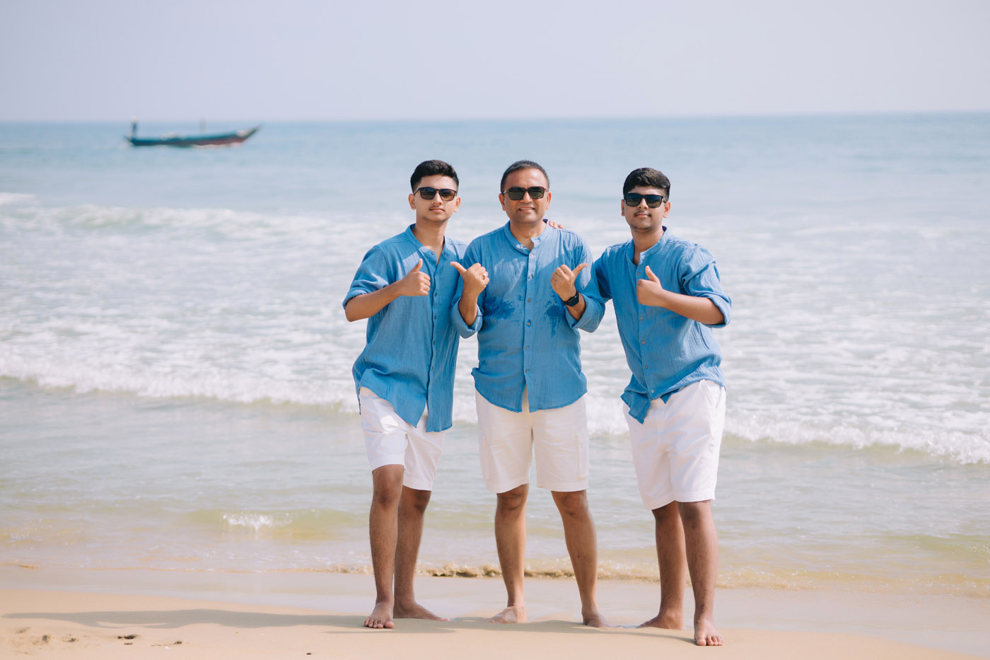 Những con sóng dịu nhẹ và khoảnh khắc gia đình _ Biển Cửa Đại