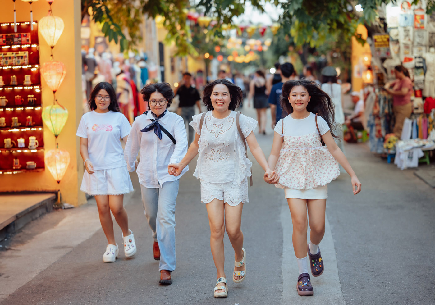 Lớn lên cùng mẹ bên cạnh