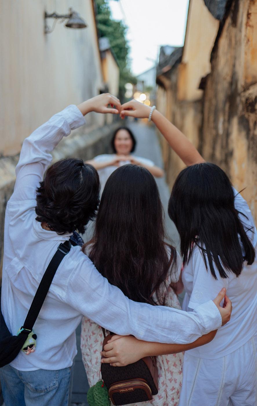 Lớn lên cùng mẹ bên cạnh
