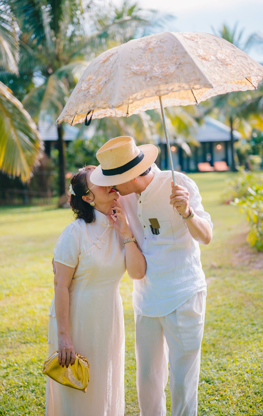 Biển vẫn xanh như ngày mình còn trẻ