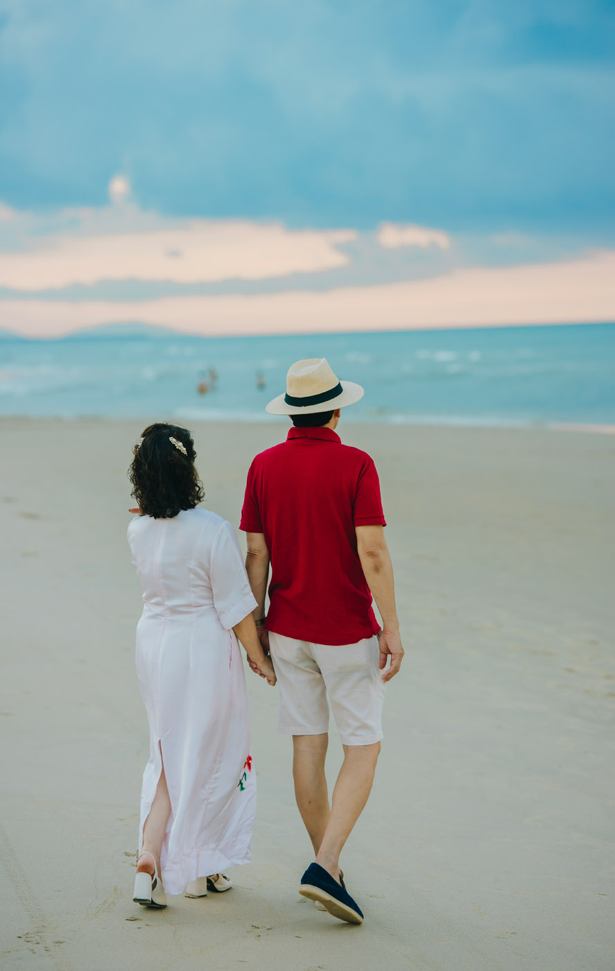 Biển vẫn xanh như ngày mình còn trẻ