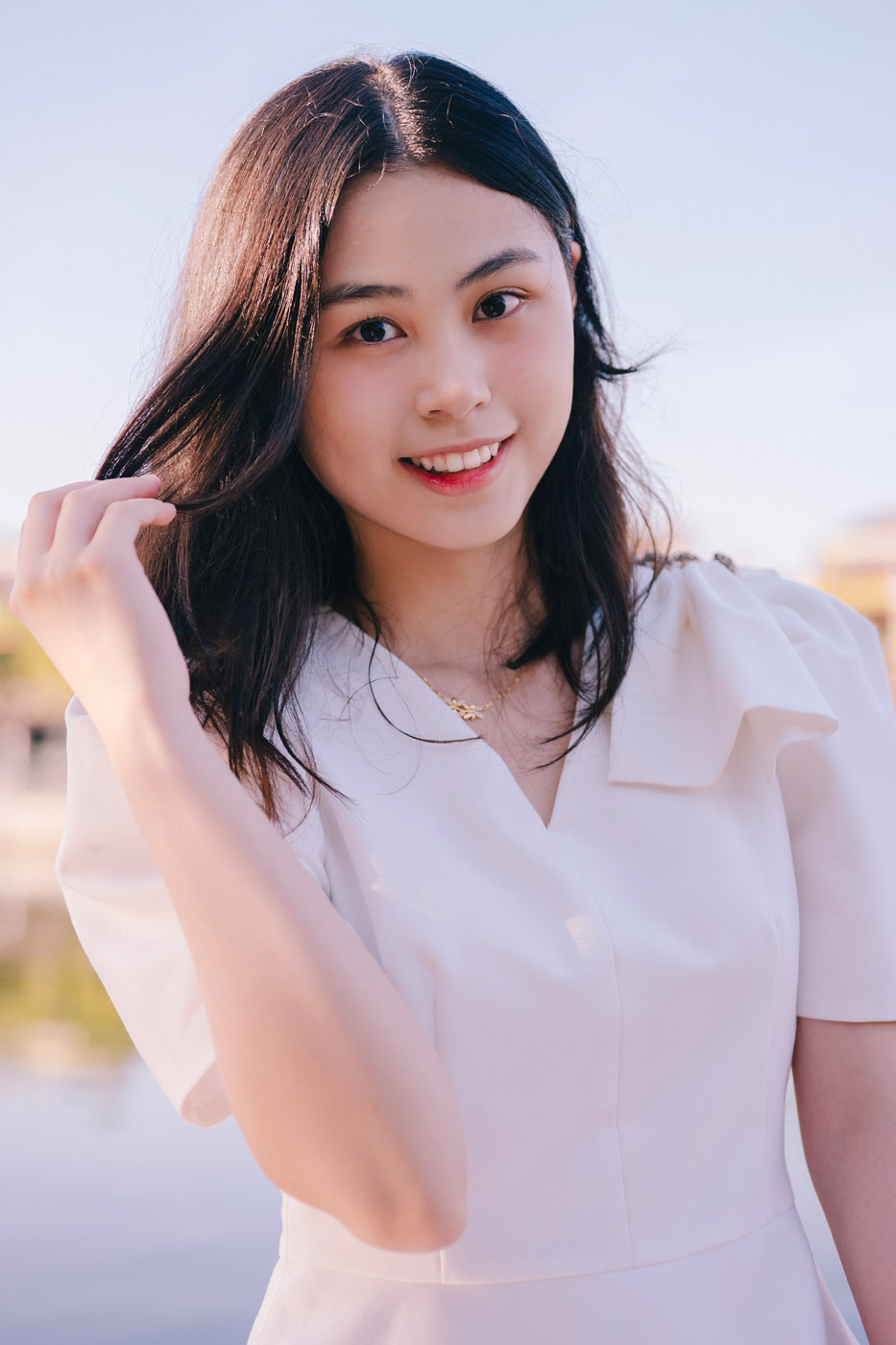 Hội An mùa này đầy nắng, nhưng rực rỡ nhất vẫn là nụ cười em