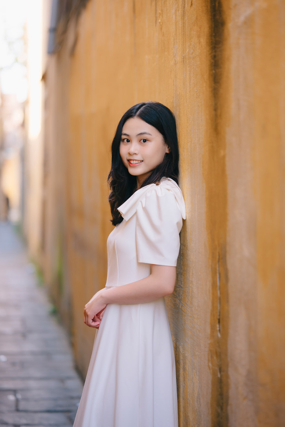 Hội An mùa này đầy nắng, nhưng rực rỡ nhất vẫn là nụ cười em