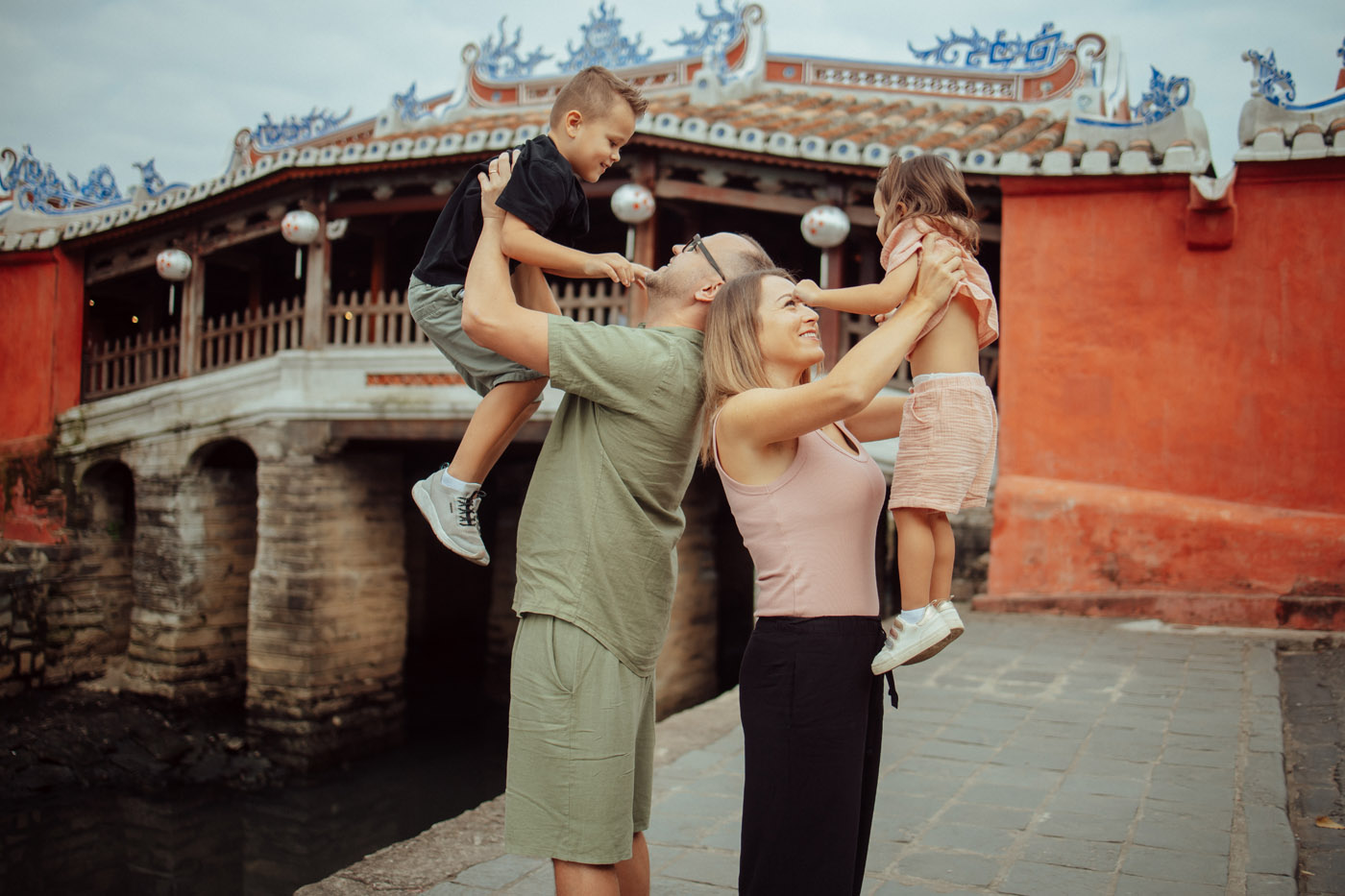 Những Nụ Cười Nhỏ bé ở Hội An
