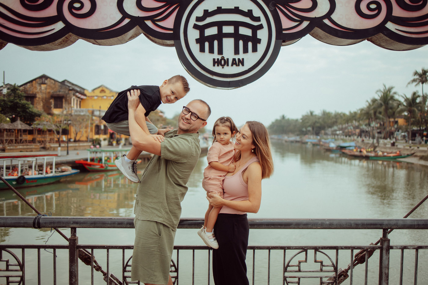 Những Nụ Cười Nhỏ bé ở Hội An