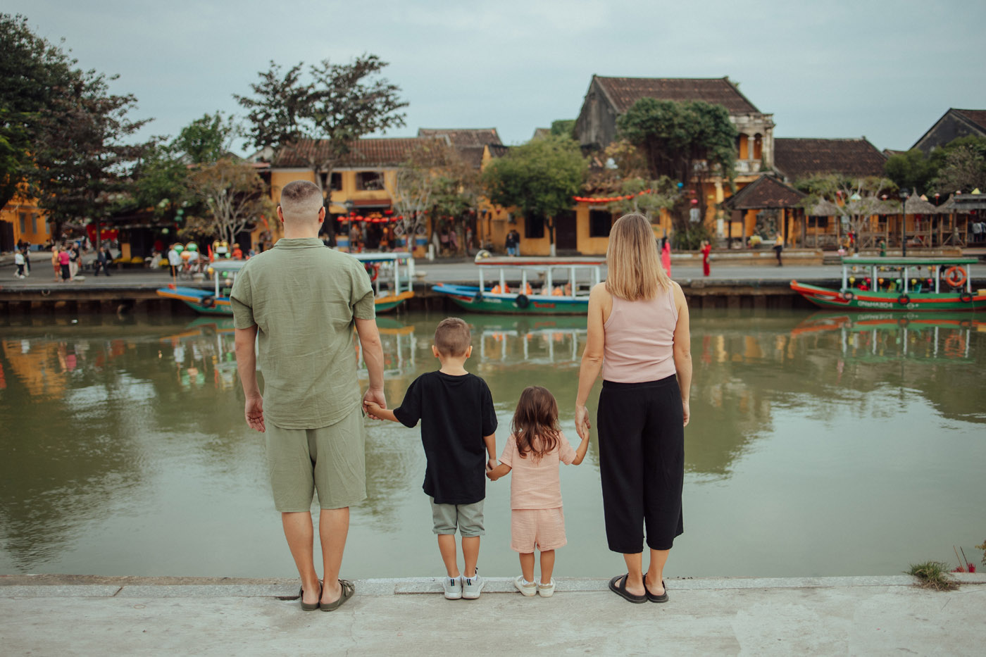 Những Nụ Cười Nhỏ bé ở Hội An