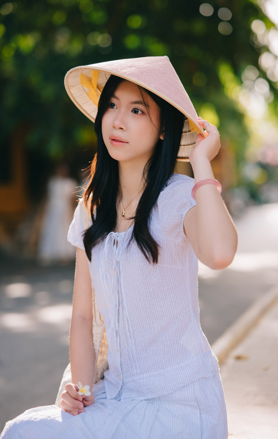 Mẹ và con gái – Một buổi sáng ở Hội An