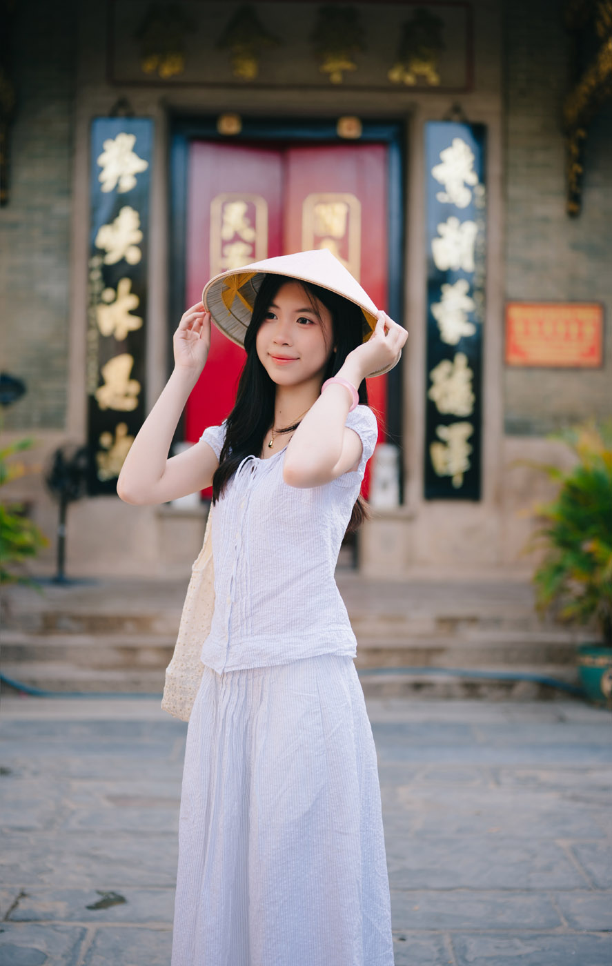 Mẹ và con gái – Một buổi sáng ở Hội An