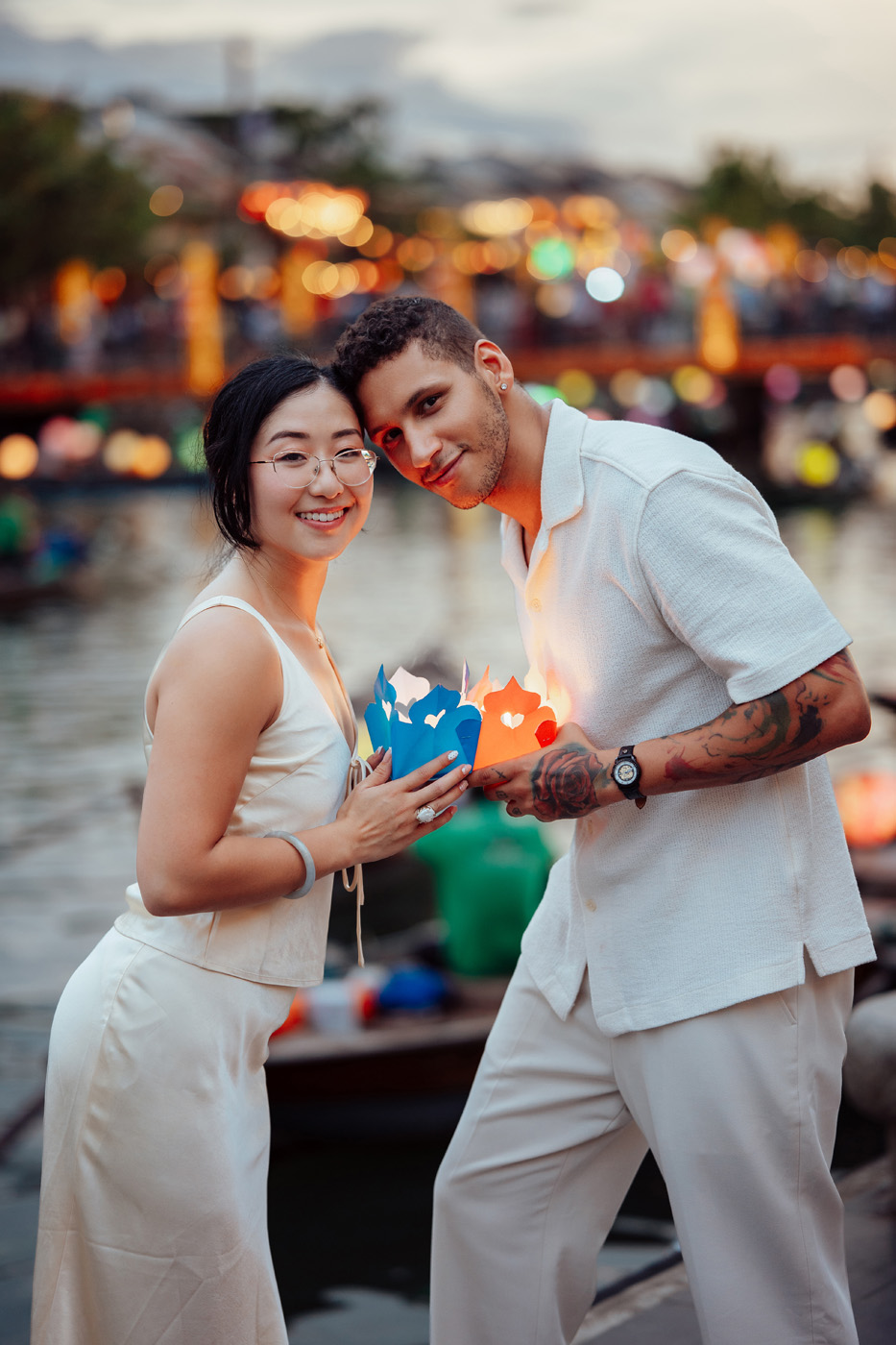 Thích cái cách anh ấy nâng niu tình yêu của mình !