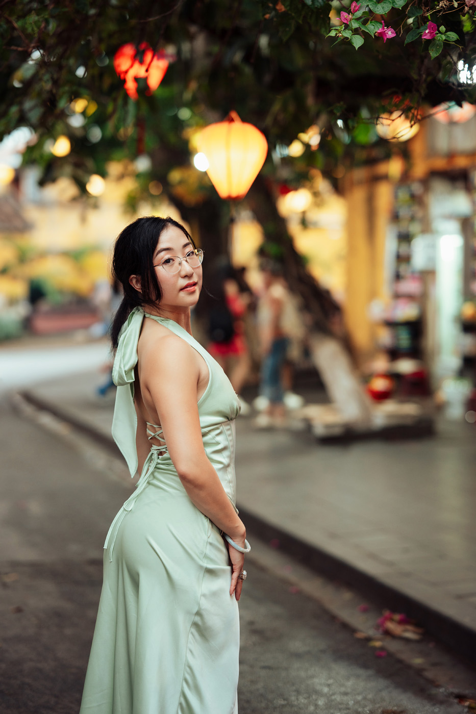 Thích cái cách anh ấy nâng niu tình yêu của mình !