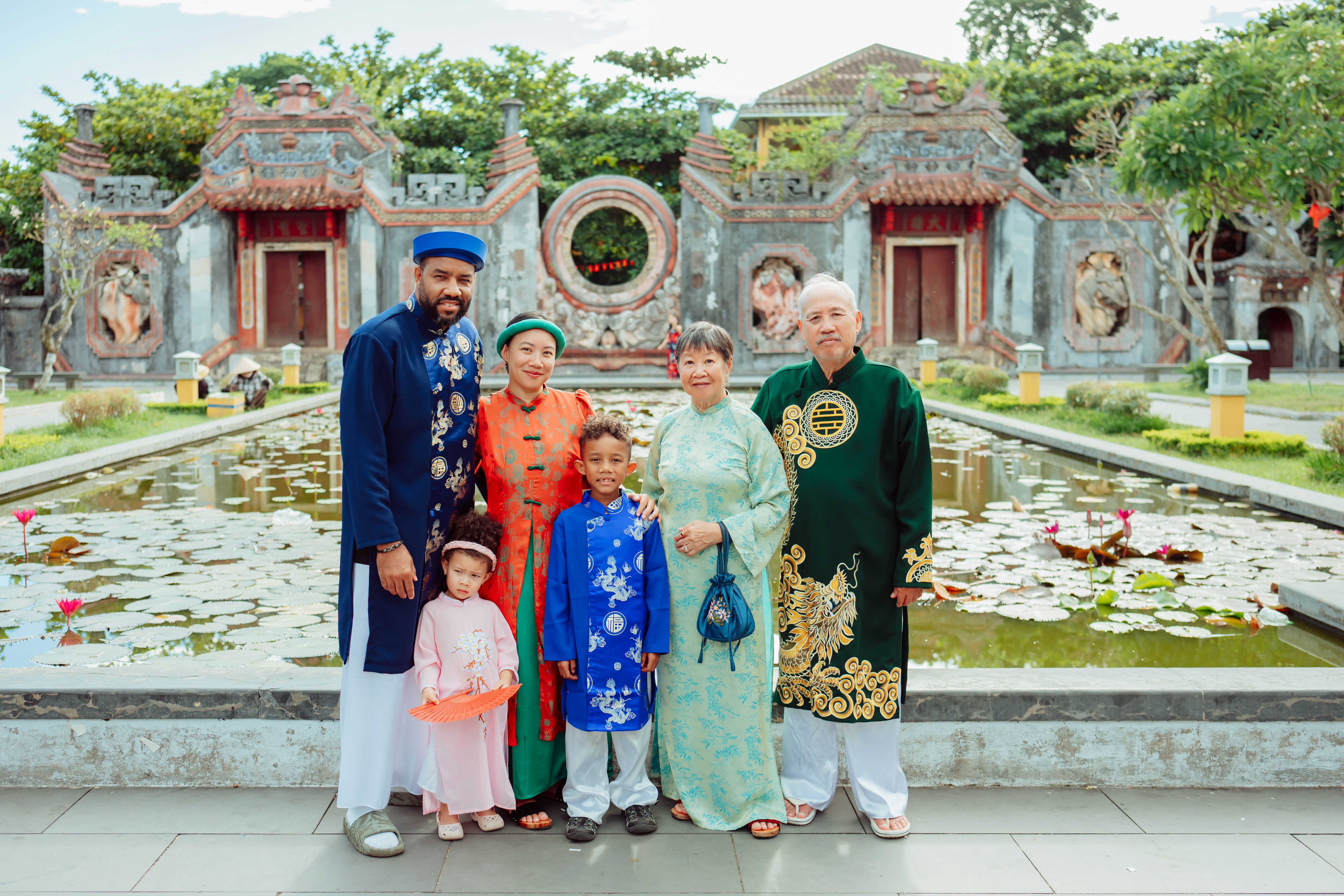 A beautiful family, a special time together, and lovely memories in Hoi An. ❤️