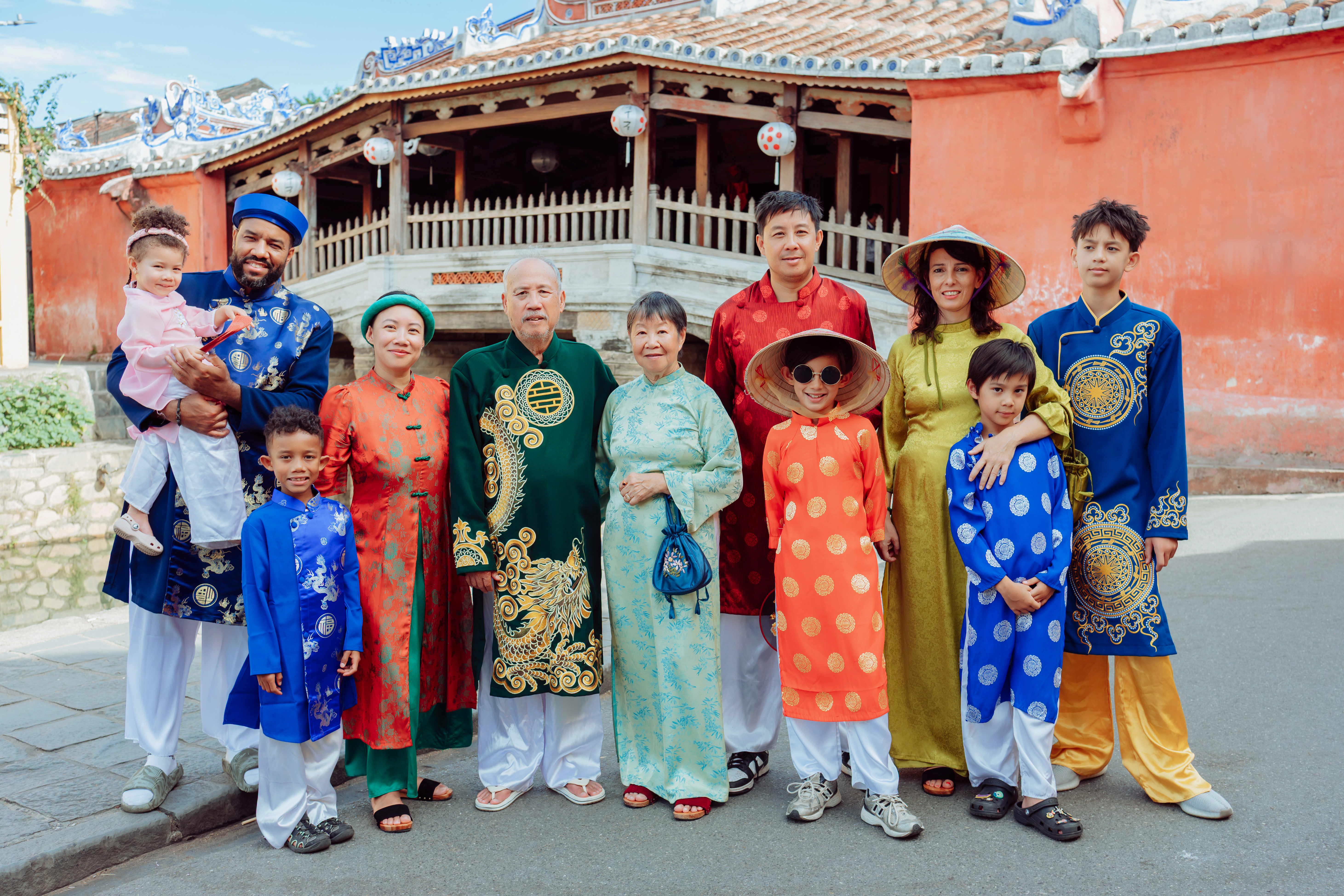 A beautiful family, a special time together, and lovely memories in Hoi An. ❤️