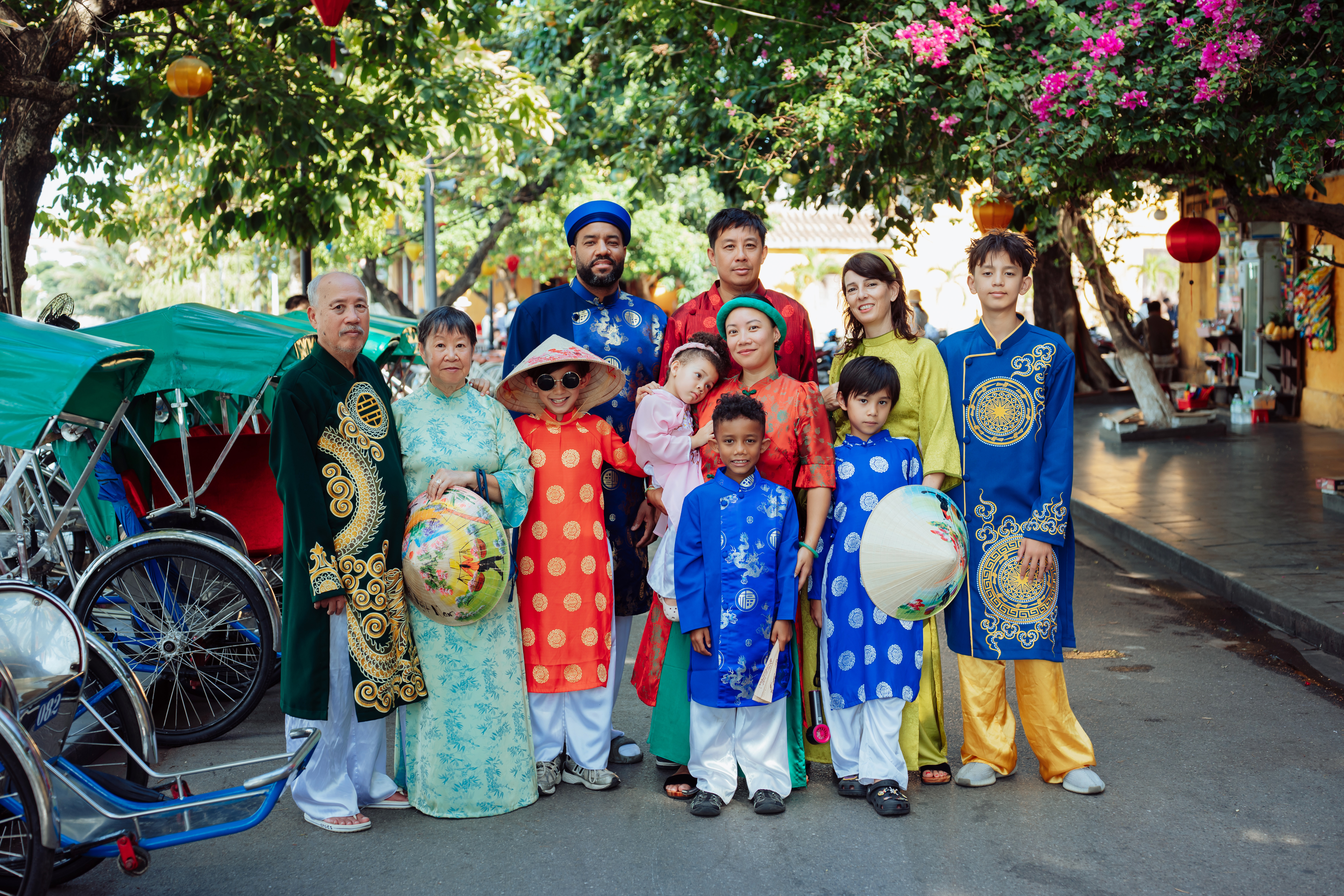A beautiful family, a special time together, and lovely memories in Hoi An. ❤️