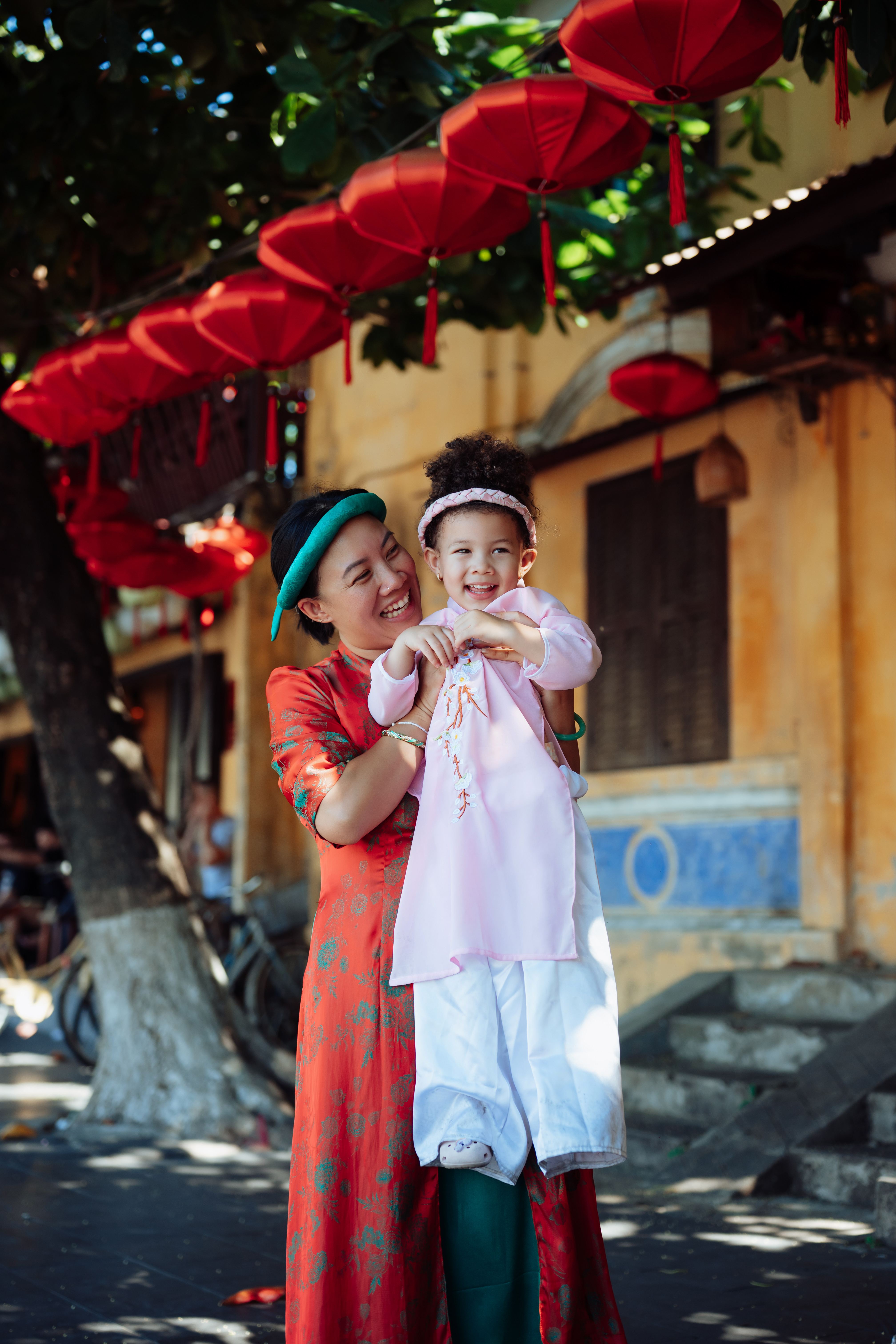A beautiful family, a special time together, and lovely memories in Hoi An. ❤️