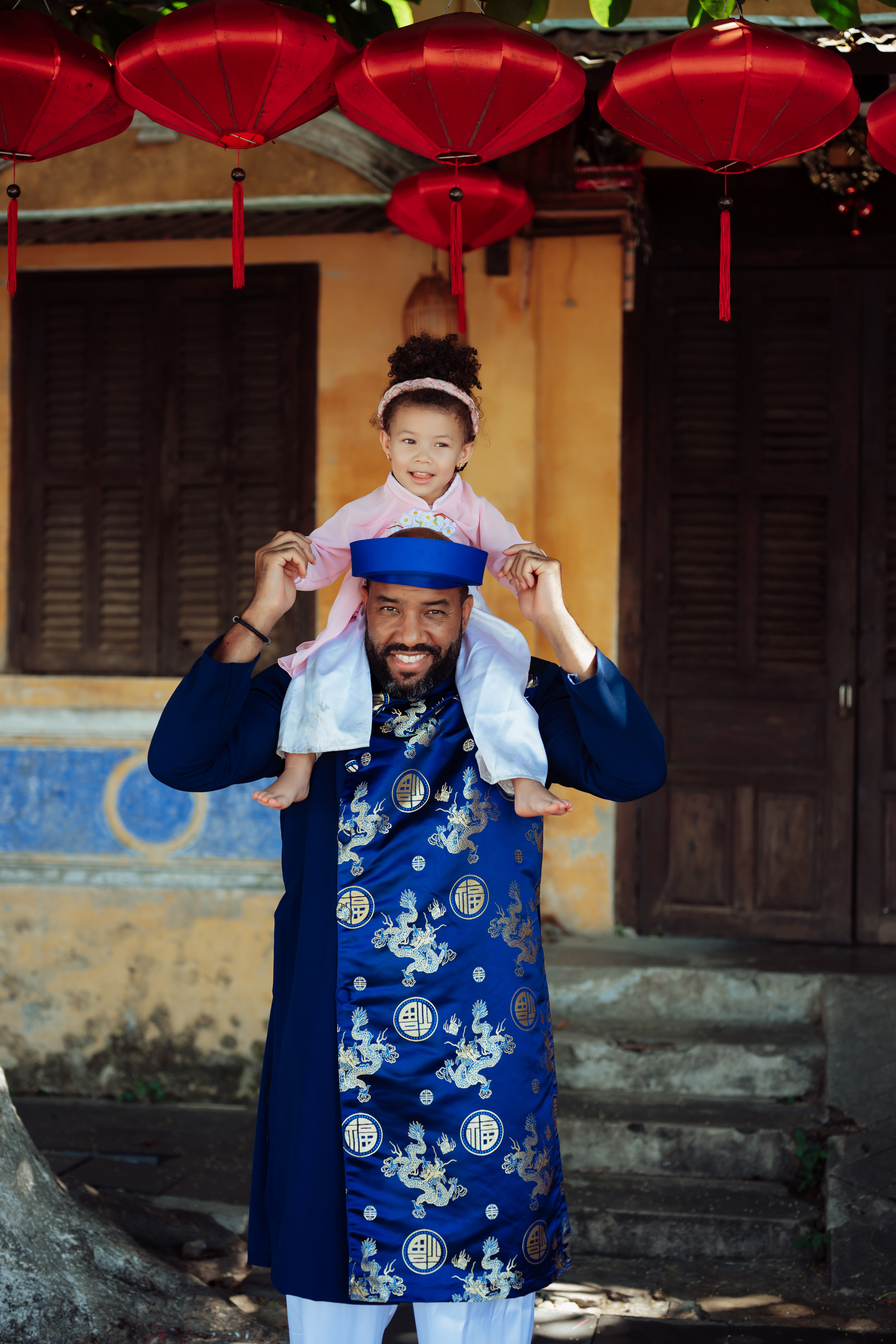 A beautiful family, a special time together, and lovely memories in Hoi An. ❤️