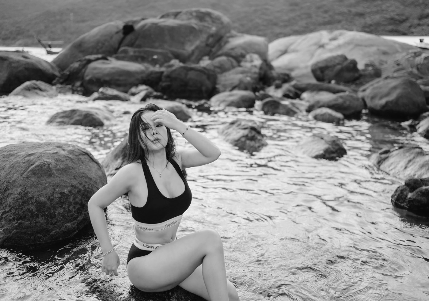 Chụp Ảnh Bikini Tại Bãi Đá Obama, Đà Nẵng