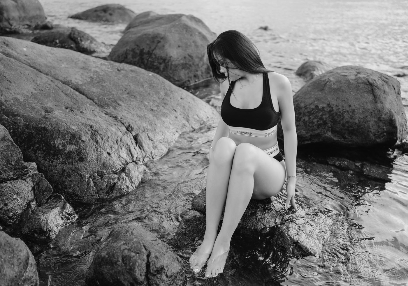 Chụp Ảnh Bikini Tại Bãi Đá Obama, Đà Nẵng